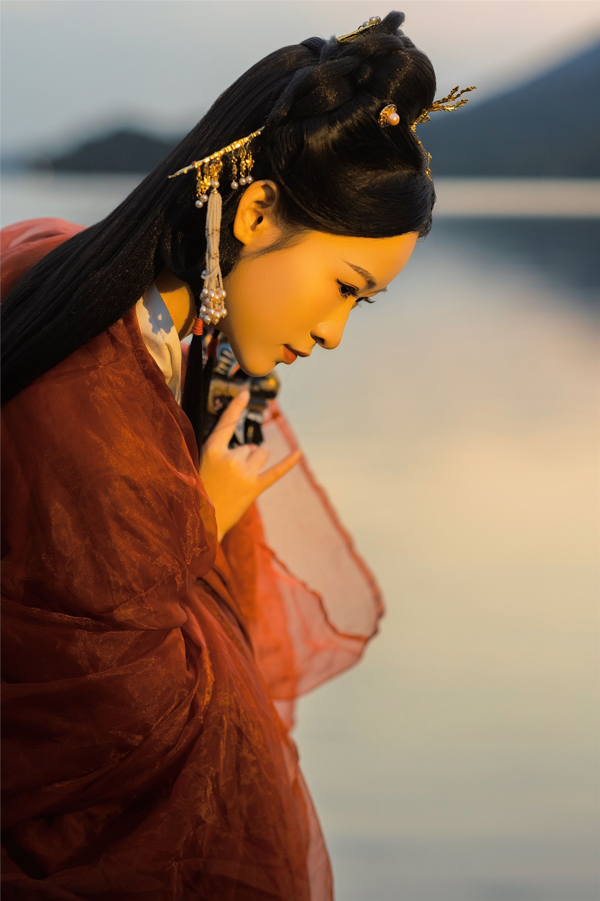 YITUYU艺图语 2025.01.27 落日熔金 江月月月